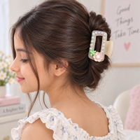 Daisy Sparkle Frame Claw Clip