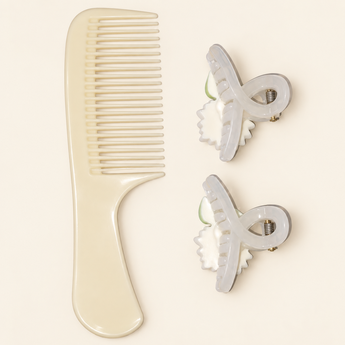 Pastel Comb and Claw Clip Set Yellow Giraffe